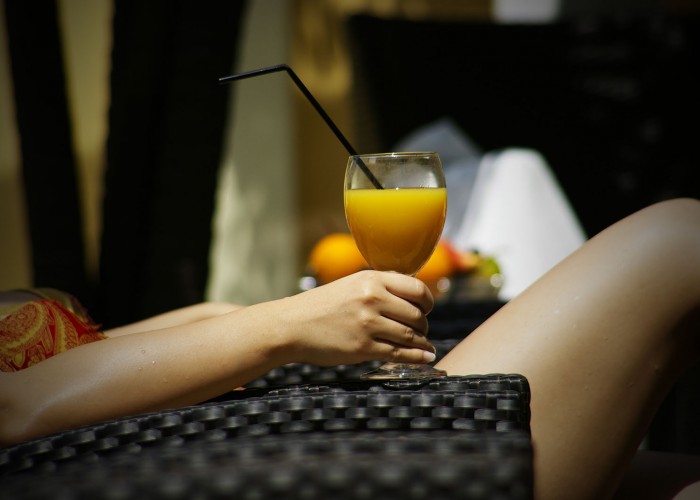 Frissítő napok - kikapcsolódás a műrattan nyugágyakon a wellness részlegben