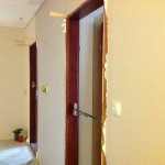 Megújul a Xavin Hotel - belső ajtók cseréje, új ajtó keretének beépítése