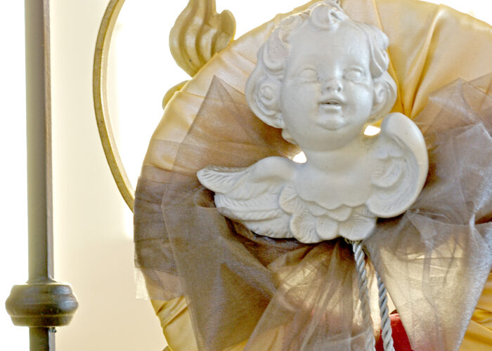 Xavin Hotel Harkány, szilveszteri rendezvény és csomagajánlat, angyalkás koszorú és dekor a korláton