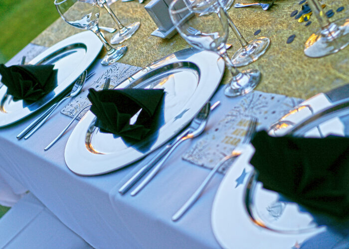 Xavin Hotel Harkány, szilveszteri rendezvény és csomagajánlat, arany dekorral terített asztalok