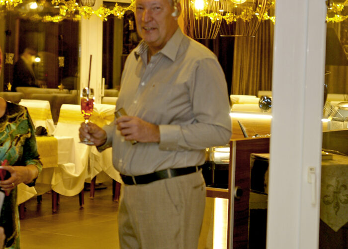 Xavin Hotel Harkány, szilveszteri rendezvény és csomagajánlat, érkeznek a vendégek, üdvözlő italok átadása