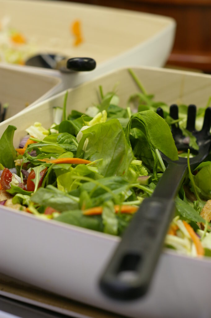 Xavin Hotel Harkány, szilveszteri rendezvény és csomagajánlat, saláta összeállítás