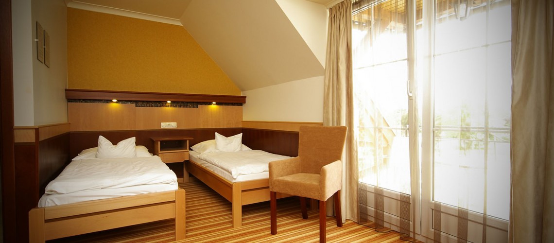 Standard double room with separate beds