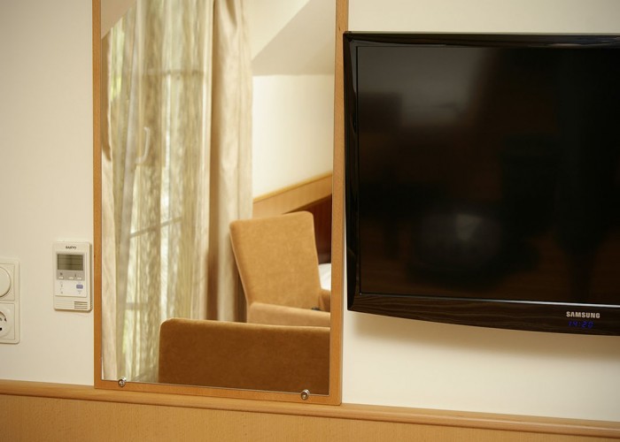 Szobáink - kétágyas szoba bútorzata