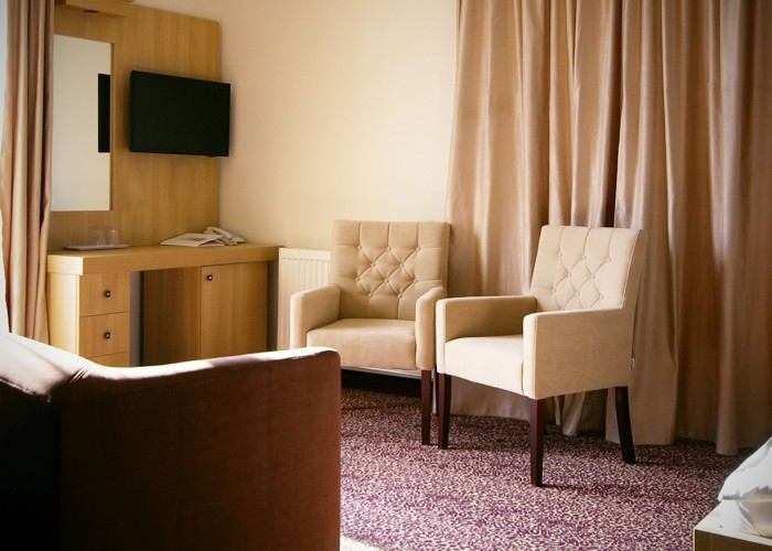 Kétágyas szoba - LCD LED TV és a bútorzat