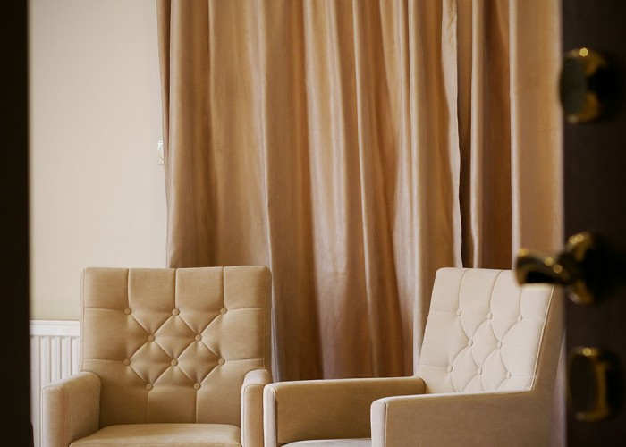 xavin-hotel-ketagyas-szoba-szekek