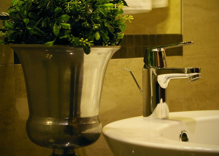 Fürdőszoba részlet - csap és tükör