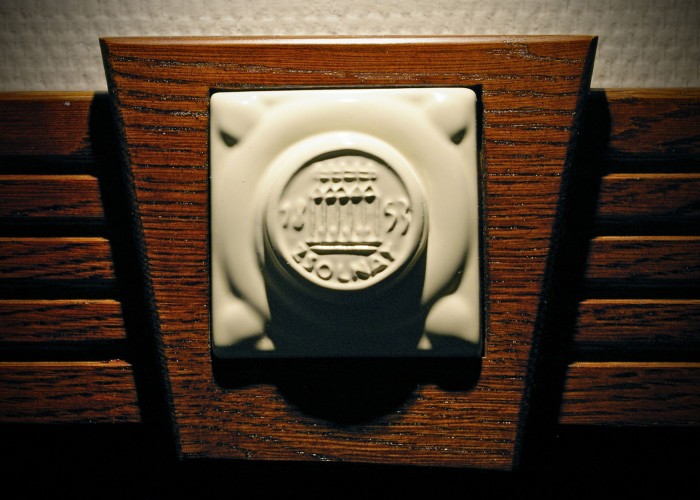 Szállodánk beltere - Zsolnay ajtódísz