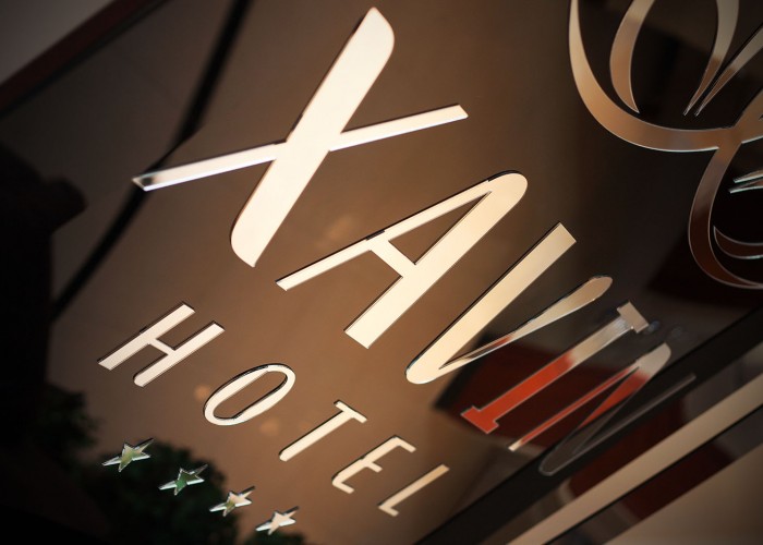 Xavin Hotel tábla