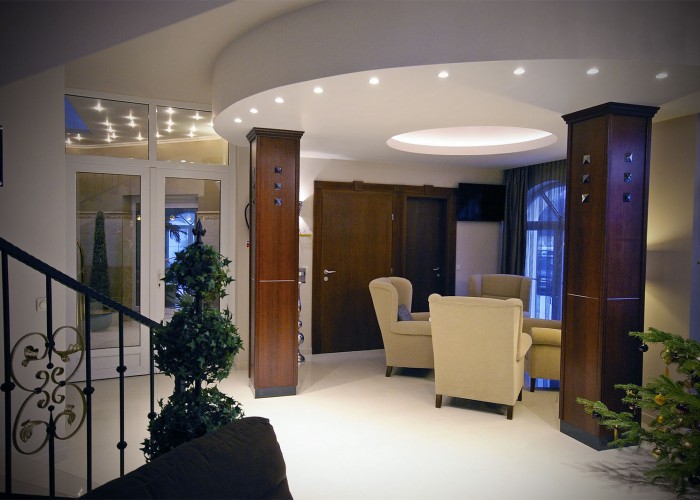 A Xavin Hotel lounge részlege és a wellness részleg bejárata