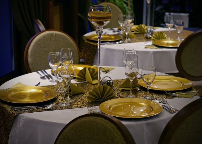 Az Oliva étterem megterített asztala