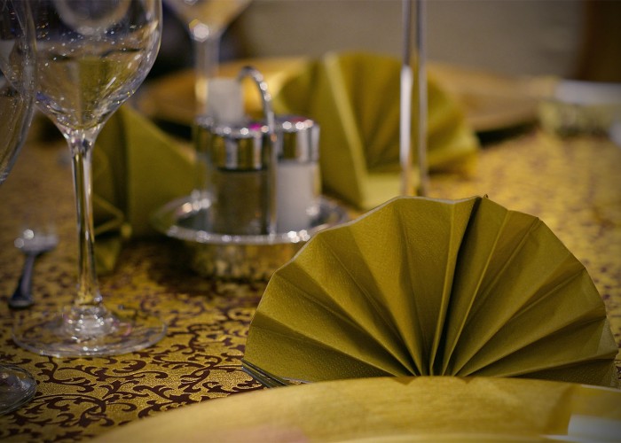 Teríték részlet - hajtogatott szalvéta