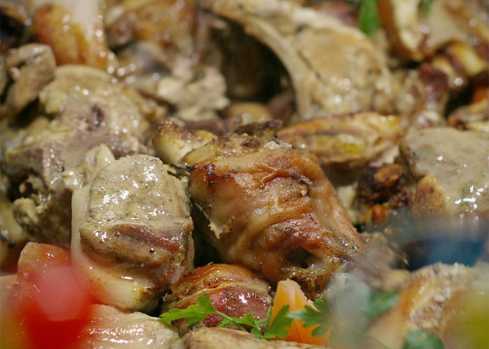 Söörel locsolt malacsült