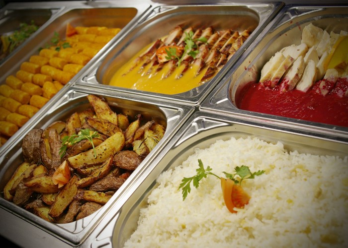 Svédasztal a Xavin Hotel éttermében