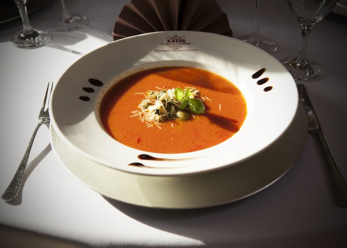 Toszkán paradicsomleves a Xavin Hotel Oliva éttermének kínálatában