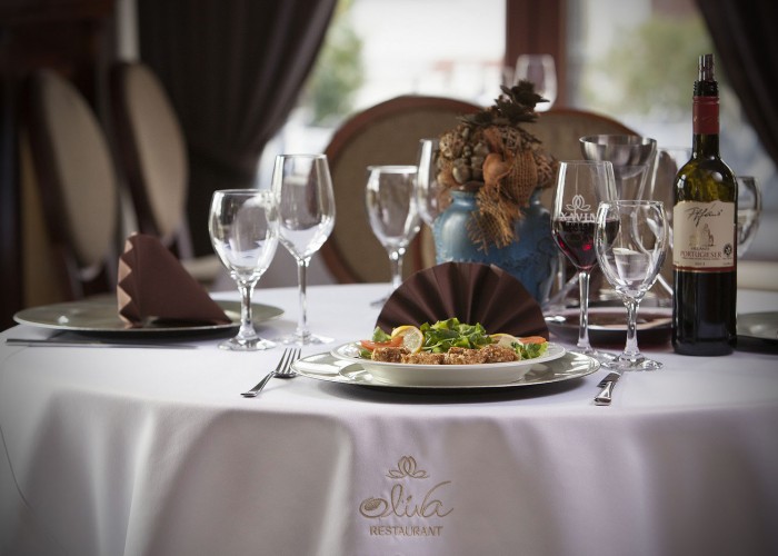 Ínycsiklandó étkek és a Tiffán's pincészet borainak széles kínálata