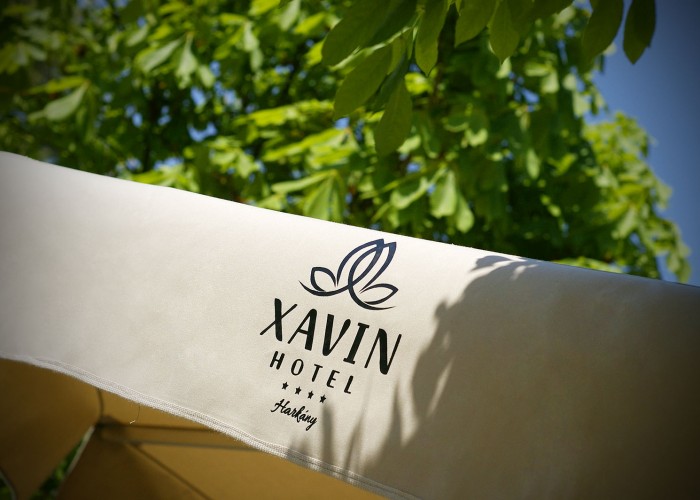 Oliva étterem mediterrán kerthelyiség napernyő