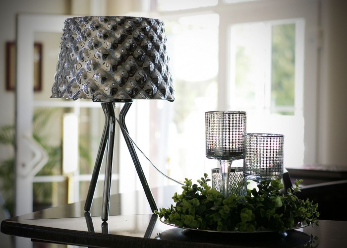 Szállodánk recepciója dekoráció és lámpa