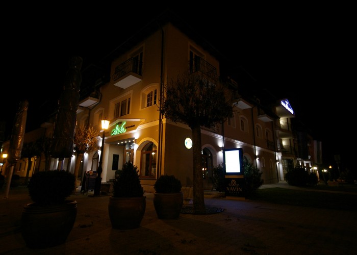 Xavin Hotel ősszel - este