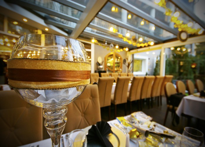 Szilveszter - asztal dekoráció részlet a télikertben