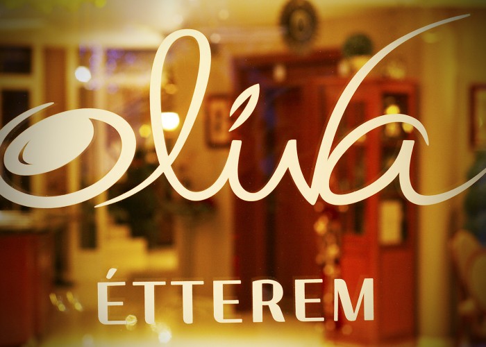 Szilveszter - Oliva étterem bejárata