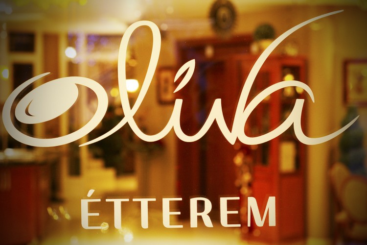 Szilveszter - Oliva étterem bejárata
