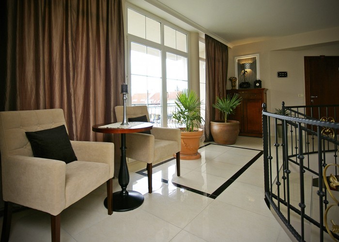 Xavin Hotel második emeleti előtere