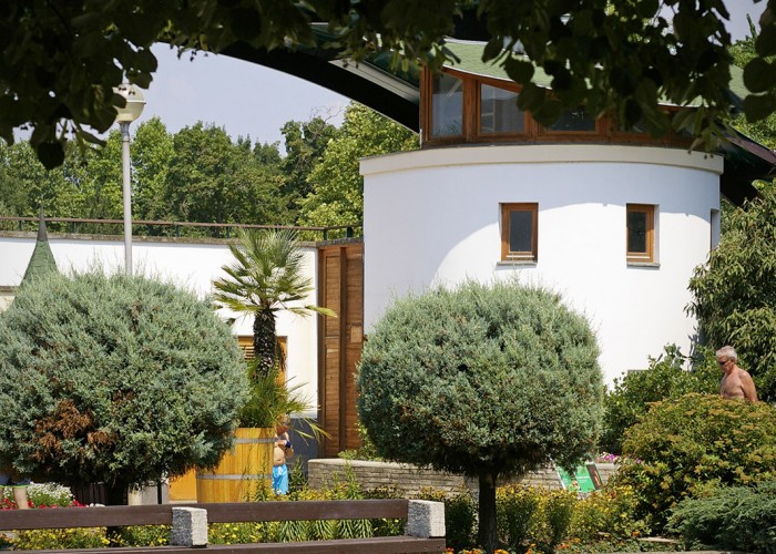 Harkányi Gyógy- és Strandfürdő, nyári napozás