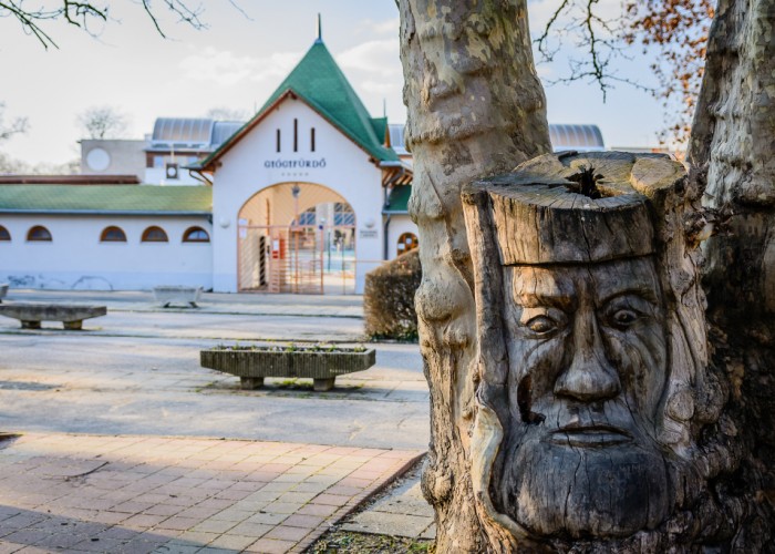 A Harkányi Gyógy- és Strandfürdő bejárata