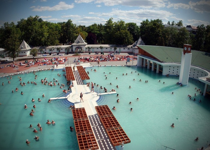Harkányi Gyógymedence látképe