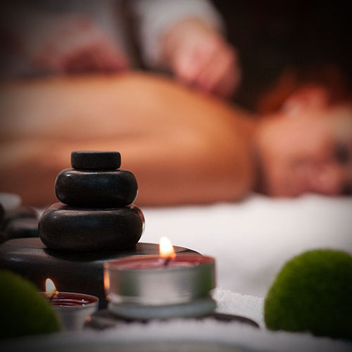 Tavaszi ébredés csomagajánlat Harkányban, a Xavin Hotel Wellnessben, képen lávakövekkel