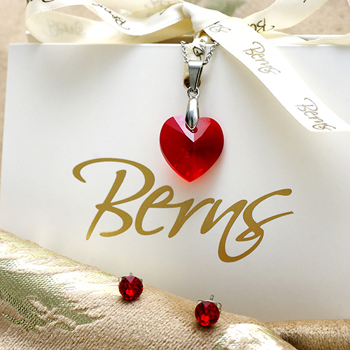 Berns - Swarovski  kristállyal készült piros szív alakú nyaklánc és fülbevaló, romantikus csomagajánlat, Xavin Hotel Harkány