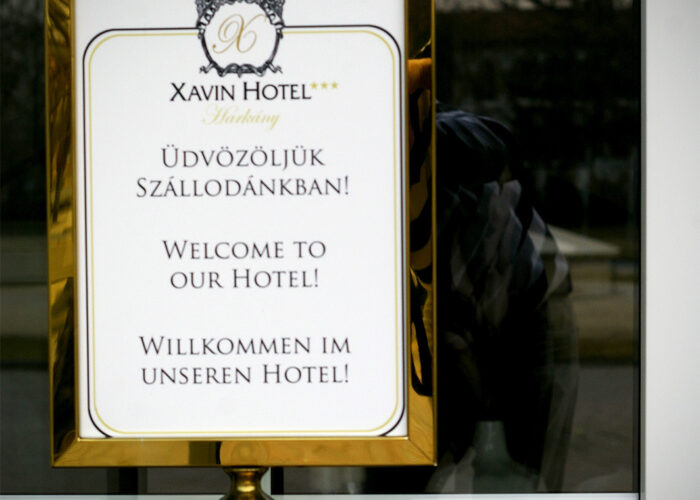 Xavin Hotel Harkány, üdvözlő kártya a főbejáratnál