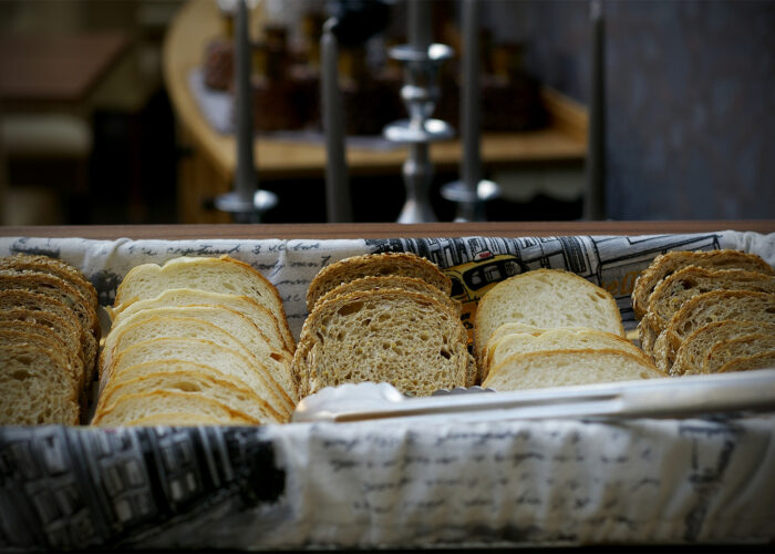 Xavin Hotel Harkány, büfésarok a télikertben, sokmagvas kenyérrel