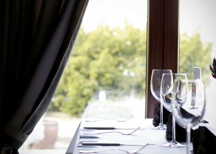 Xavin Hotel Wellness Harkány, reggeli hangulat az étteremben, megterített asztal