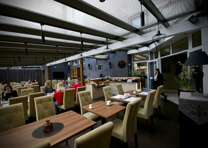 Xavin Hotel Wellness Harkány, Télikert reggeli közben, széleslátoszögű kép