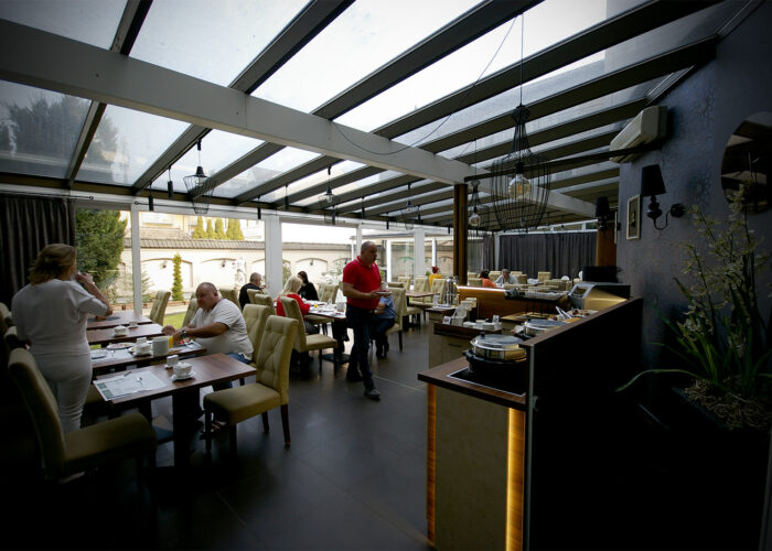 Xavin Hotel Wellness Harkány, Télikert reggeli közben, széleslátoszögű kép