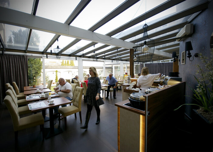 Xavin Hotel Wellness Harkány, Télikert reggeli közben, széleslátoszögű kép