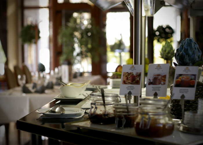 Lekvárok, mézek a büféasztolon reggeli közben, Xavin Hotel Harkány Wellness