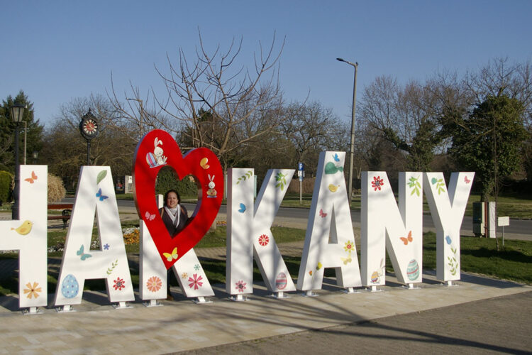 Harkány szelfi pont a Xavin Hotel szomszédságában