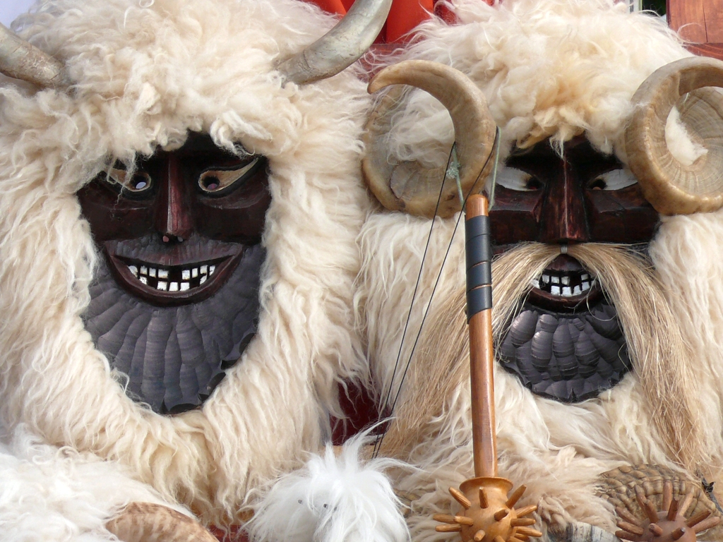 Mohácsi busók tradicionális maszkban
