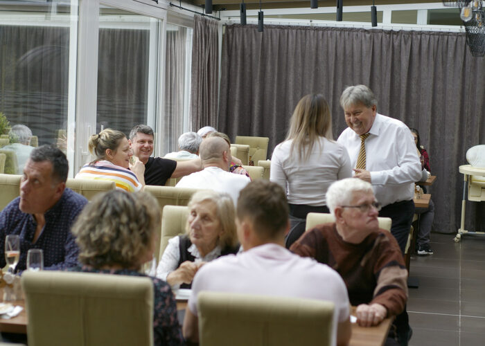 Xavin Snack and Champagne Party - a személyzet munkában