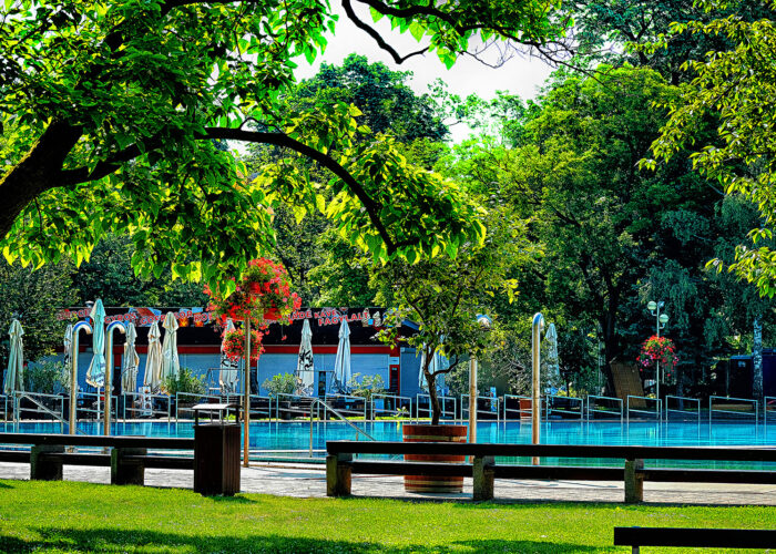 Harkányi strandfürdő, Lepke medence, büfék