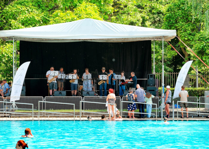 Harkányi Strandfürdő, Lepke-medence színpad