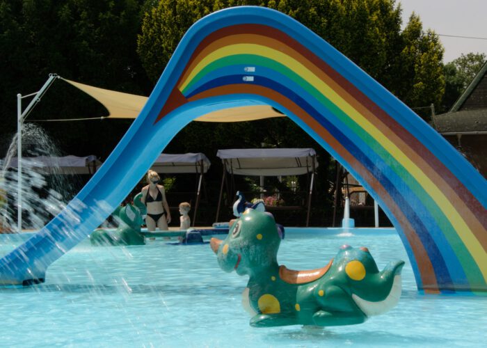 Harkányi Strand gyermekmedence, szivárvány csúszda
