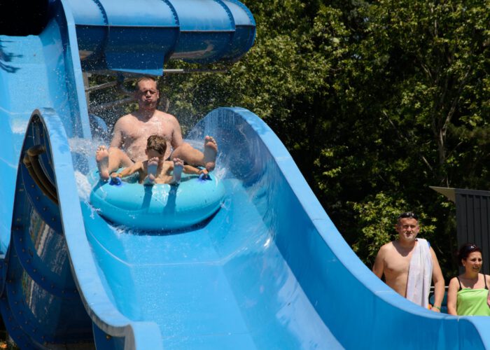 Harkány, csúszás matraccal a csúszdaparkban