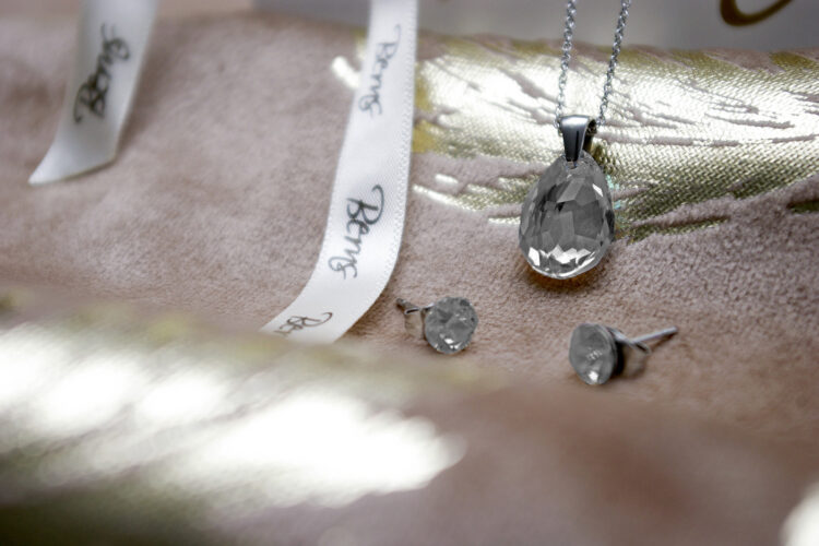 Swarovski - Berns vízcsepp alakú nyaklánc és fülbevaló szett - Xavin Hotel Harkány