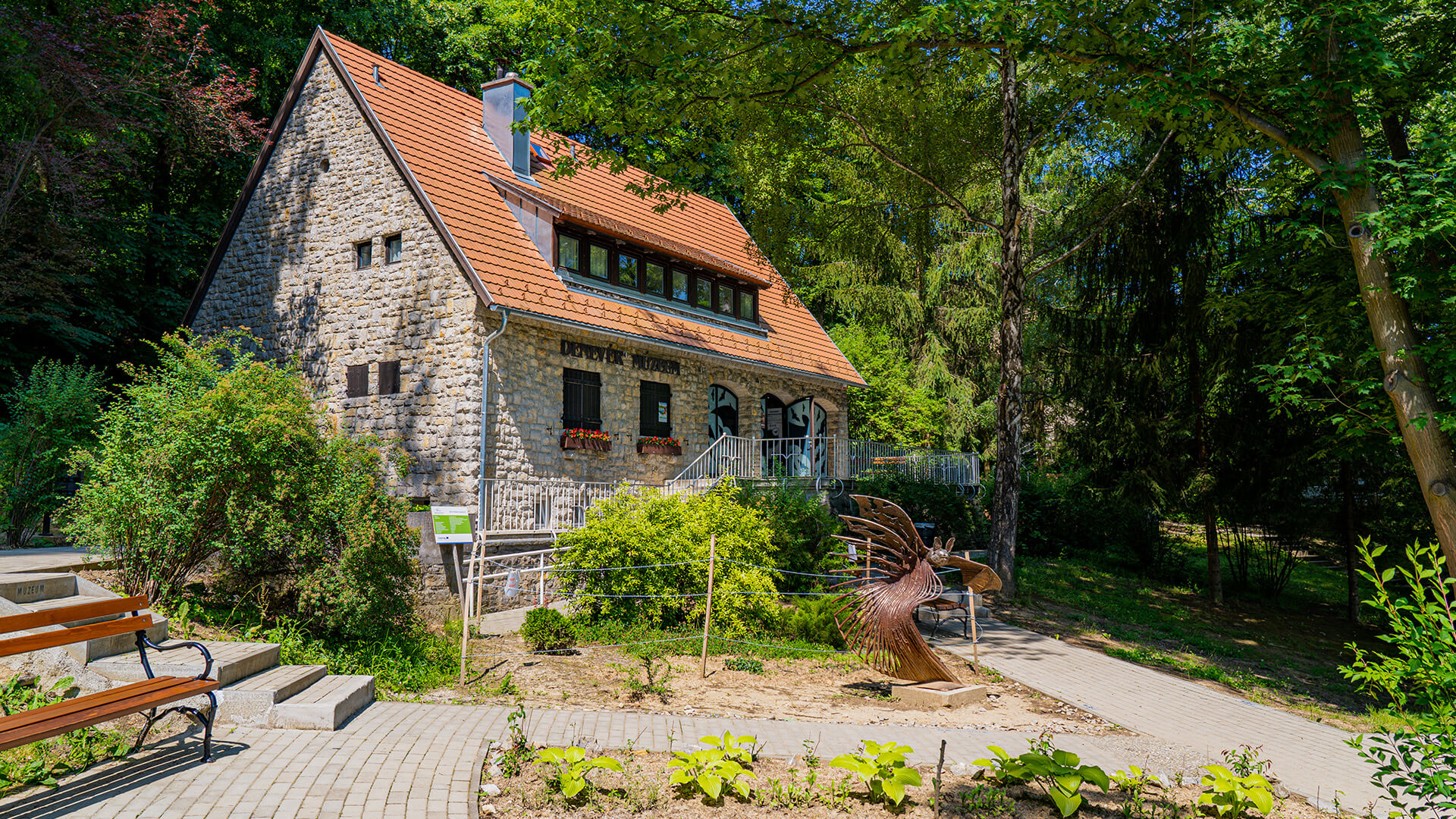 Abaliget, Denevérmúzeum, Tárlatvezetés