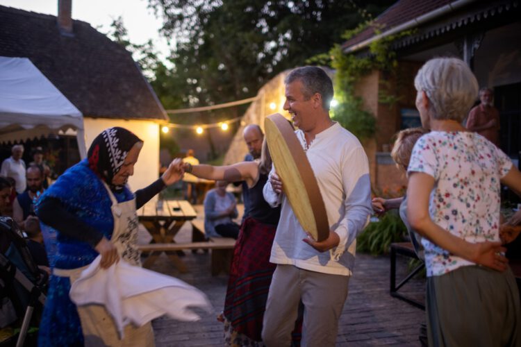 Kelet Zenéje - Pükösd, 2025.06.08., Orfű, Orfűi Malmok Múzeum