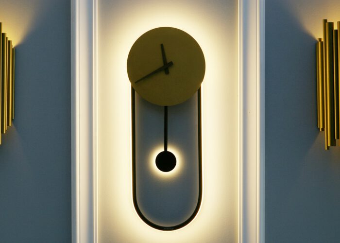 Xavin Hotel megújult wellness részleg - előtér falióra